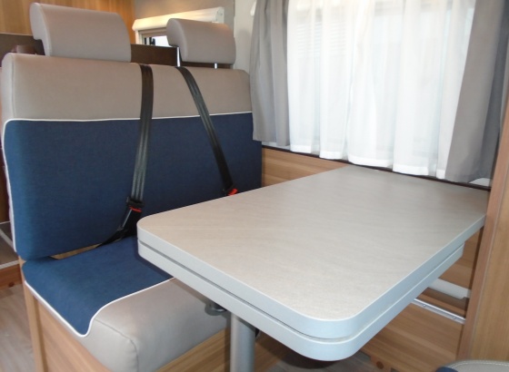 Weinsberg CaraSuite 700 ME Lakóautó - Étkező