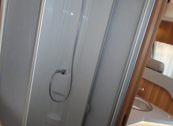 Weinsberg CaraSuite 700 ME Lakóautó - Fürdőszoba