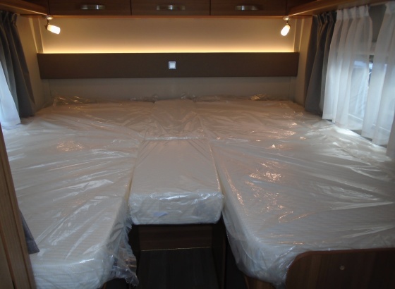 Weinsberg CaraSuite 700 ME Lakóautó - Belső