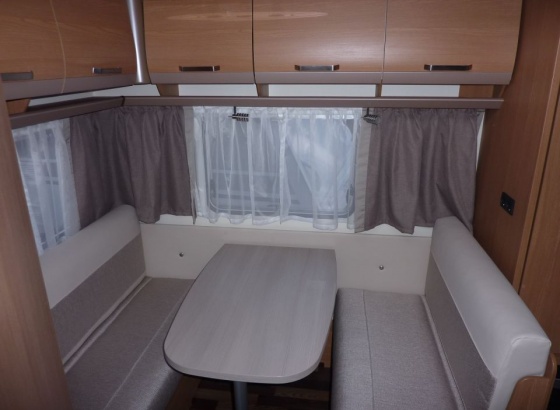 Knaus Sport 400 QD Lakókocsi - Belső