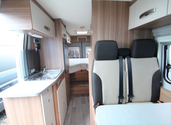 Weinsberg Carabus 630 ME Lakóautó - Belső