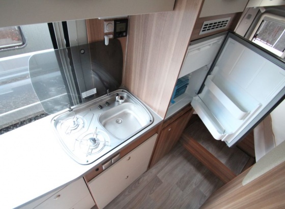 Weinsberg Carabus 630 ME Lakóautó - Konyha